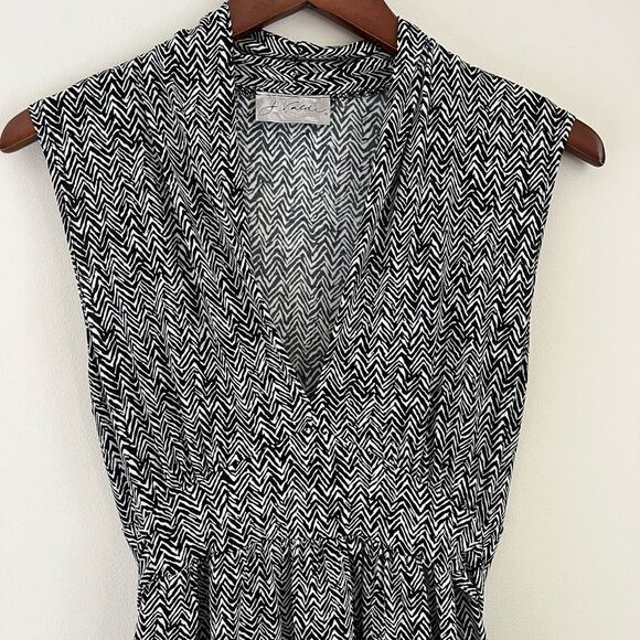 J. Valdi Black & White V Neck Dress | Size Medium - Picture 2 of 5